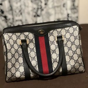 ORIGINAL GUCCI accessory handbag included original serial number seal